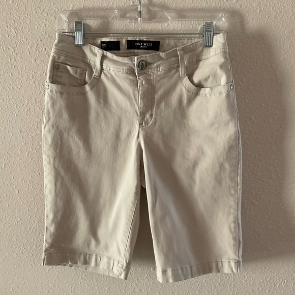Nine West Jeans “Lucie” Bermuda Shorts Beige Straight Leg Stretch Women’s Size 8 - Picture 1 of 9